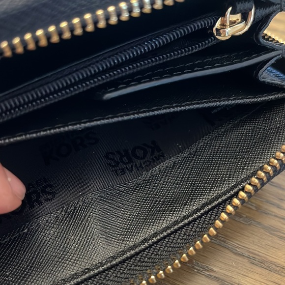 Michael Kors Zippy Wallet , EUC! - Picture 5 of 5